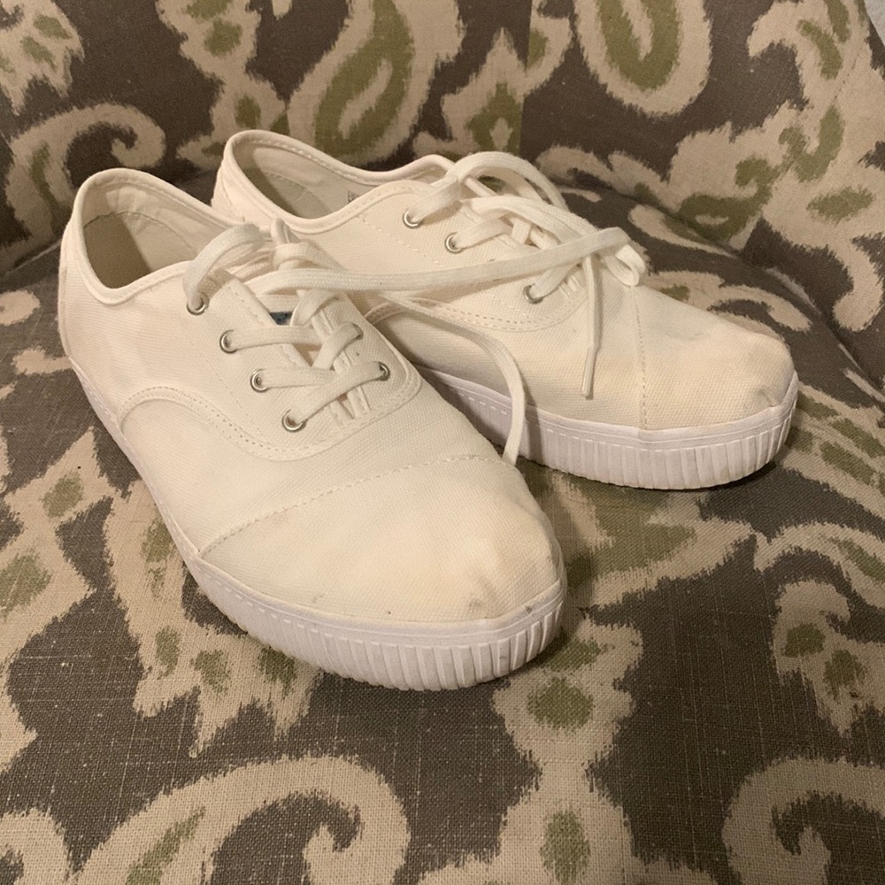Given to Charity - Tom’s Size 8